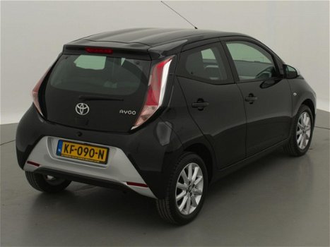 Toyota Aygo - 1.0 VVT-i x-play airco / cruise / camera / zwart-metallic / 41 dkm - 1