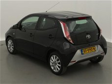 Toyota Aygo - 1.0 VVT-i x-play airco / cruise / camera / zwart-metallic / 41 dkm