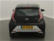 Toyota Aygo - 1.0 VVT-i x-play airco / cruise / camera / zwart-metallic / 41 dkm - 1 - Thumbnail