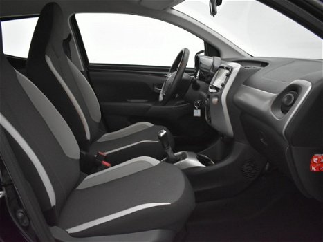 Toyota Aygo - 1.0 VVT-i x-play airco / cruise / camera / zwart-metallic / 41 dkm - 1