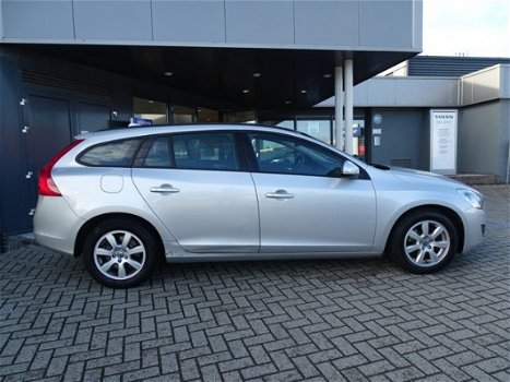 Volvo V60 - D2 Kinetic Business Pack Pro Navigatie - 1