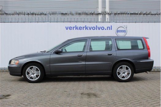 Volvo V70 - 2.5T Geartronic Momentum - 1