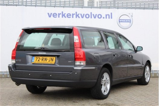 Volvo V70 - 2.5T Geartronic Momentum - 1