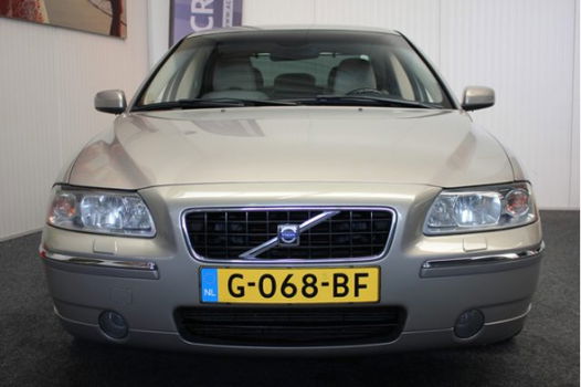 Volvo S60 - 2.5T AWD Summum LEDER NAVIGATIE CRUISE CONTROL CLIMATE CONTROL PDC XENON ZEER MOOI - 1