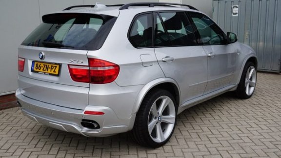 BMW X5 - 4.8i 355pk V8 High Executive Sport Pano.Dak Head-up Leder Xenon 21inch LM Afn.Trekhaak *Ne - 1