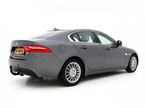 Jaguar XE - 2.0 D R-Sport AUT. *NAVI+LEDER+ECC+PDC - 1