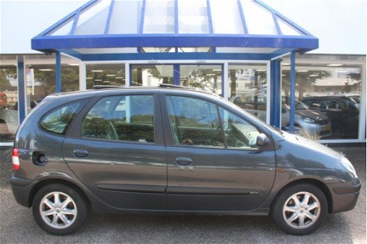 Renault Scénic - 2.0-16V Expression Sport - 1