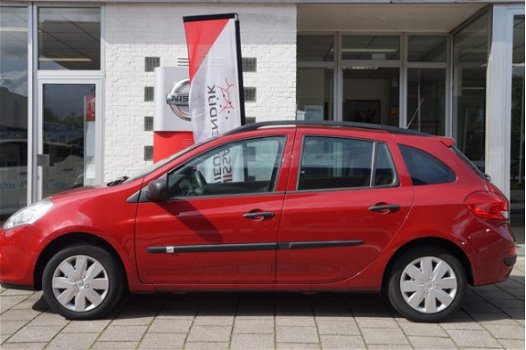 Renault Clio Estate - 1.2-16V Special Line / NAVIGATIE / RADIO CD - 1