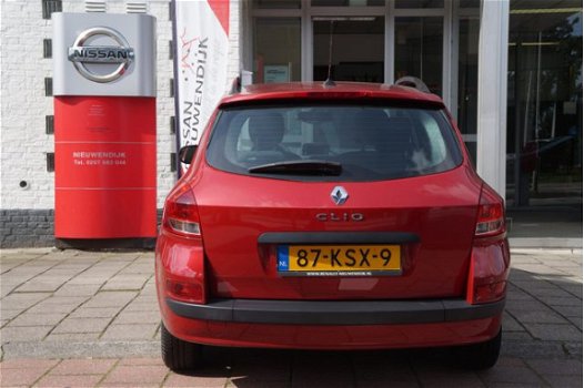 Renault Clio Estate - 1.2-16V Special Line / NAVIGATIE / RADIO CD - 1