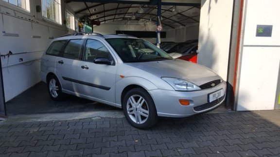 Ford Focus Wagon - 1.8 16 V ghia - 1