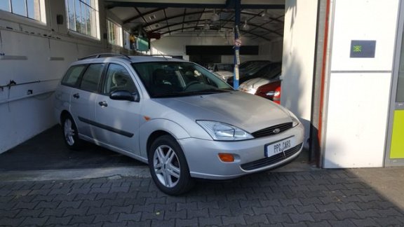 Ford Focus Wagon - 1.8 16 V ghia - 1