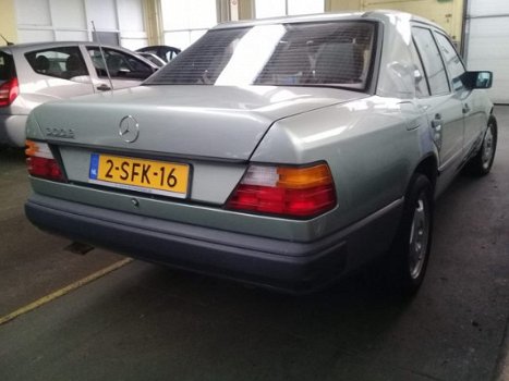 Mercedes-Benz 300-serie - 200-500 (W124) 300 E - 1