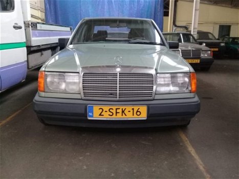 Mercedes-Benz 300-serie - 200-500 (W124) 300 E - 1