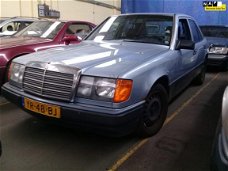 Mercedes-Benz 200-serie - 200 E U9