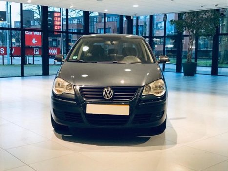 Volkswagen Polo - 1.2-12V Trendline - 1