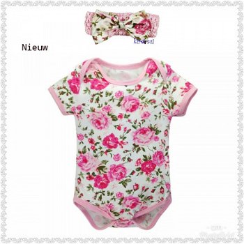 BABY ROMPER MET ROZEN EN HAARBAND MAAT 68/74 - 0