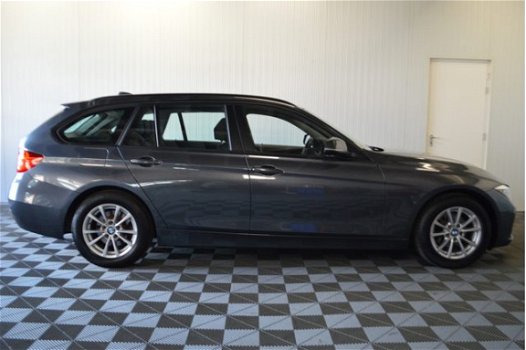 BMW 3-serie Touring - 318d AUTOMAAT // LEER NAVI CRUISE PDC CLIMA LMV - 1