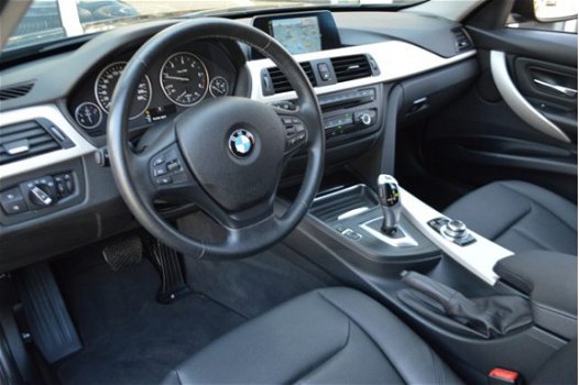 BMW 3-serie Touring - 318d AUTOMAAT // LEER NAVI CRUISE PDC CLIMA LMV - 1