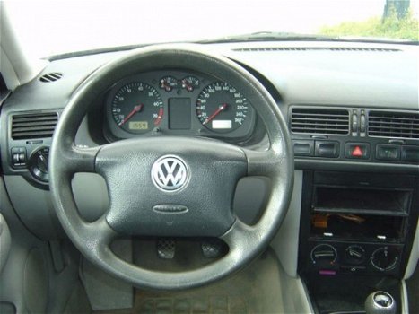 Volkswagen Bora - 2.0 i 115Pk Basis - 1
