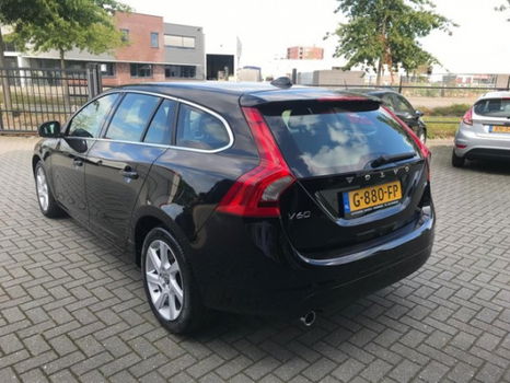 Volvo V60 - 2.0 D4 Momentum 120 KW 163 PK navi pdc - 1