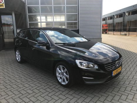 Volvo V60 - 2.0 D4 Momentum 120 KW 163 PK navi pdc - 1