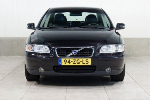 Volvo S60 - 2.4 Benz. Aut. Navigatie Leder Trekhaak 140pk - 1