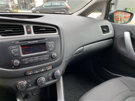 Kia Cee'd - 1.4 CVVT X-tra Nw Model Airco Bluetooth Stoelverwarming 5-Deurs - 1