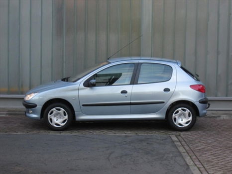 Peugeot 206 - 1.4 5D Gentry Airco Trekhaak - 1