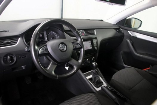 Skoda Octavia Combi - 1.6 TDI Businessline Navigatie Climate Control Parkeersensoren 200x Vw-Audi-Se - 1
