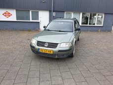 Volkswagen Passat Variant - 2.3 V5 Sportline