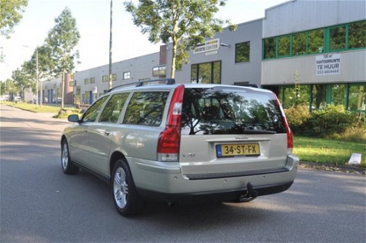 Volvo V70 - 2.4 Momentum NAVIGATIE/AIRCO/CRUISE NETTE STAAT - 1