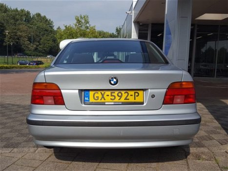 BMW 5-serie - 528I 193PK STEPTRONIC | YOUNGTIMER | CLIMA | SCHUIFDAK | 16''LM | ELEK.RAMEN+SPIEGELS - 1