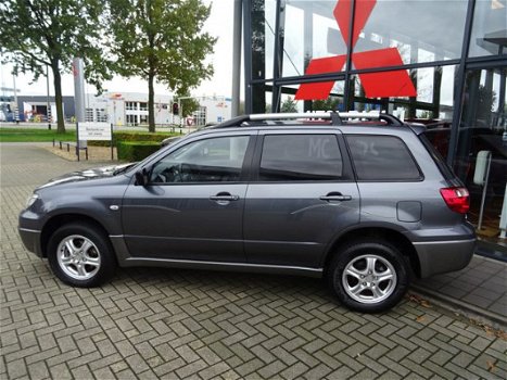 Mitsubishi Outlander Sport - 2.0 Invite+ *CLIMATE CONTROL*LICHTMETALEN WIELEN* TREKHAAK*DEALER ONDER - 1