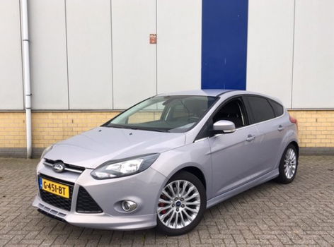 Ford Focus - 1.6 182PK 5 Deurs met volledig Styling Pack - 1