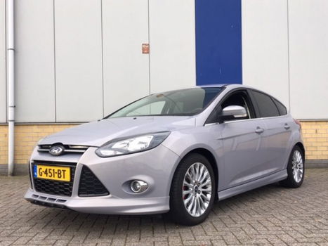 Ford Focus - 1.6 182PK 5 Deurs met volledig Styling Pack - 1