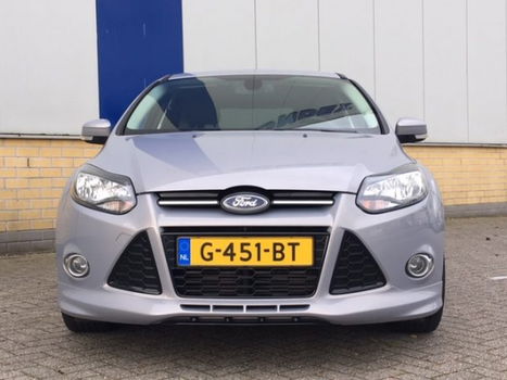 Ford Focus - 1.6 182PK 5 Deurs met volledig Styling Pack - 1