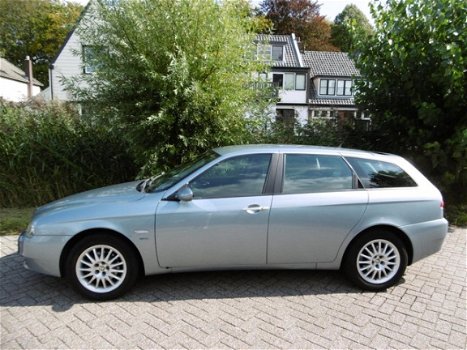 Alfa Romeo 156 Sportwagon - 1.8 T.Spark Distinctive 140pk Clima Cruise Trekhaak 1300kg - 1