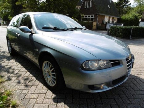 Alfa Romeo 156 Sportwagon - 1.8 T.Spark Distinctive 140pk Clima Cruise Trekhaak 1300kg - 1