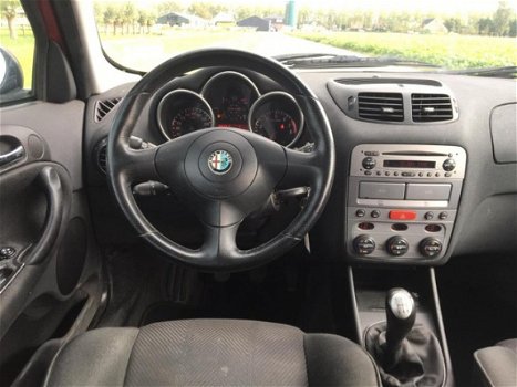 Alfa Romeo 147 - 1.6 T.Spark Progression 5DRS/AIRCO/ELEK-PAK/NAP - 1