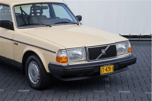 Volvo 240 - 2.3 GL - 1