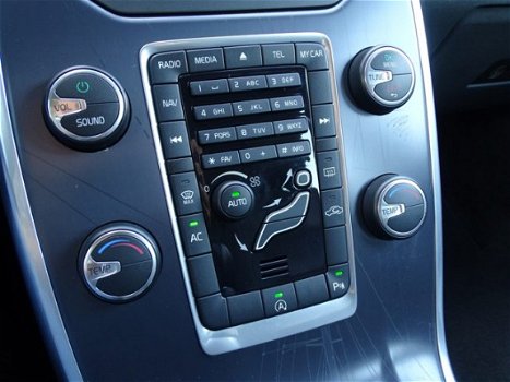 Volvo XC70 - D4 Ocean Race | Navigatie | Stoelverwarming | Parkeersensoren | Bluetooth | Electrische - 1