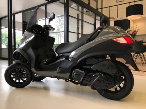 Audi RS6 - Piaggio Scooter 500 LT MP3 Sport Autorijbewijs, Nardo Grey, kleur, Sport - 1