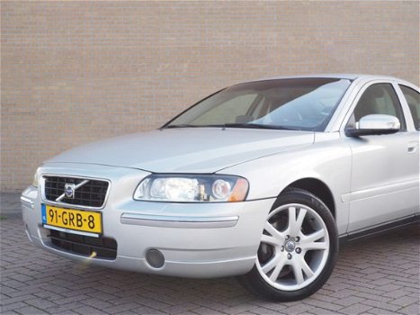 Volvo S60 - 2.4 Drivers Edition | Automaat | Navigatie | Stoelverwarming | Xenon | Leer | Slechts 87 - 1