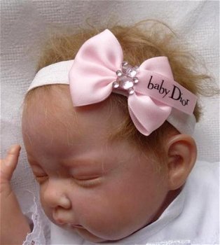 BABY DIOR HAARBAND MET ROZE SATIJNEN STRIK - 1