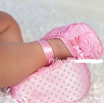 BABY SCHOENEN IN ROZE MET ROOSJES EN KRISTAL MAAT 18/19 - 1