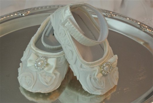 BABY SCHOENEN IN ROZE MET ROOSJES EN KRISTAL MAAT 18/19 - 2