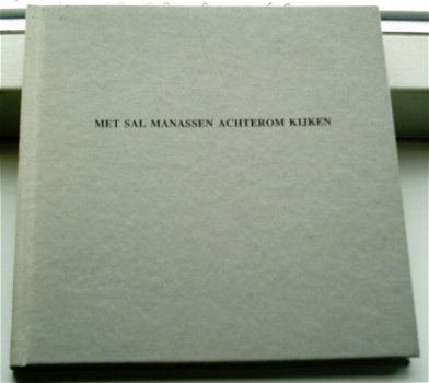 Met Sal Manassen achterom kijken(Tiel, ISBN 9071297101). - 1
