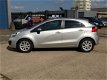 Kia Rio - 1.2 CVVT Super Pack 5-DEURS, AIRCO(CLIMA), CRUISE CONTROL, PARKEERSENSOREN, 4X ELEK-RAMEN, - 1 - Thumbnail