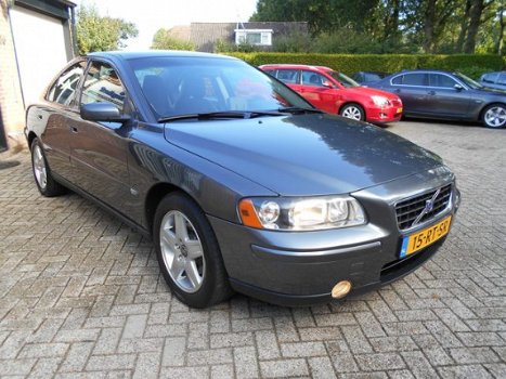 Volvo S60 - 2.4D 163pk Kinetic Chrono Automaat Trekhaak - 1