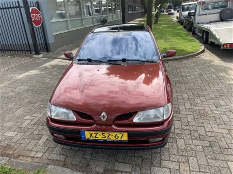 Renault Mégane - 2.0 RT Automaat AANBIEDING - 1